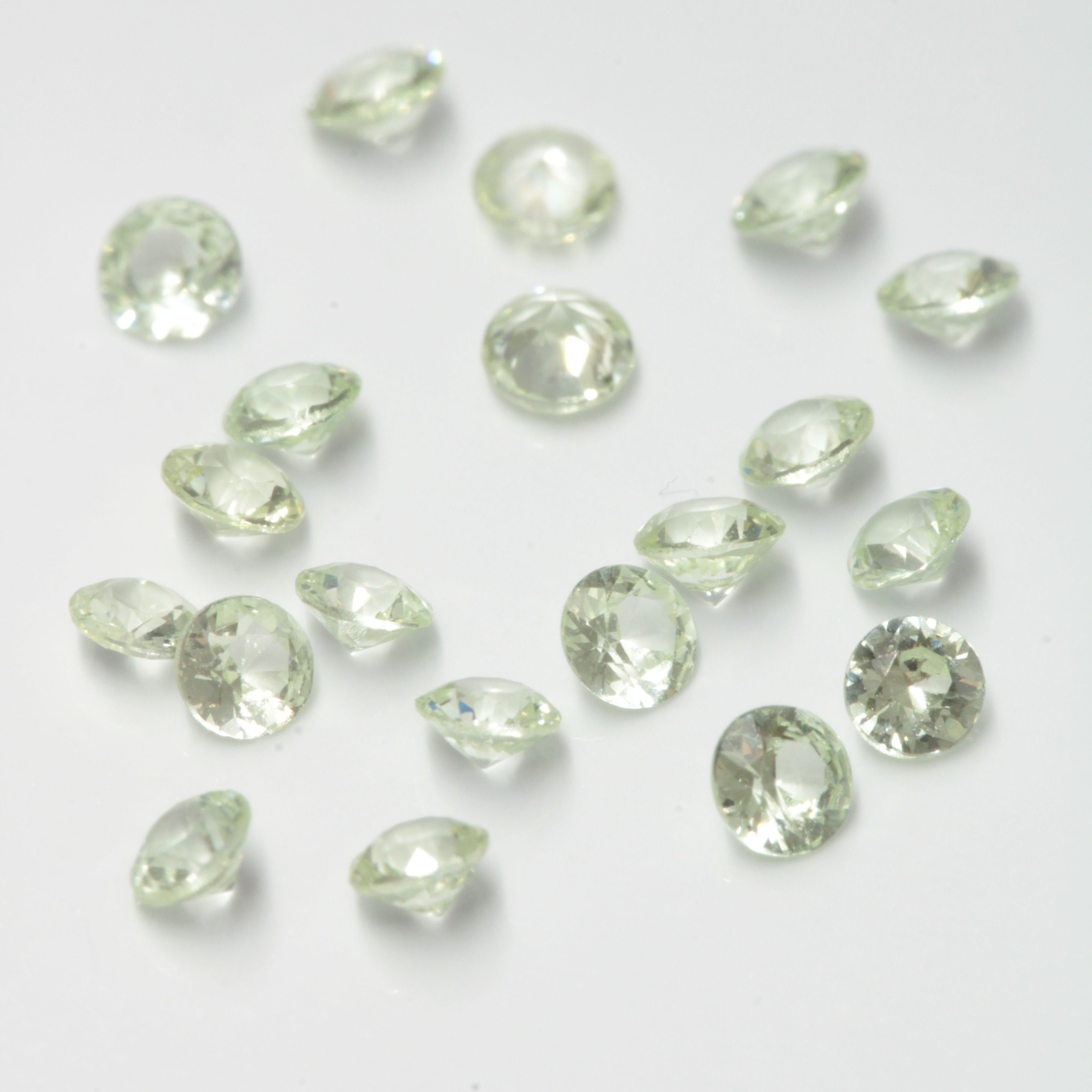 Cr3+ YAG Small 2 mm Melee Gems