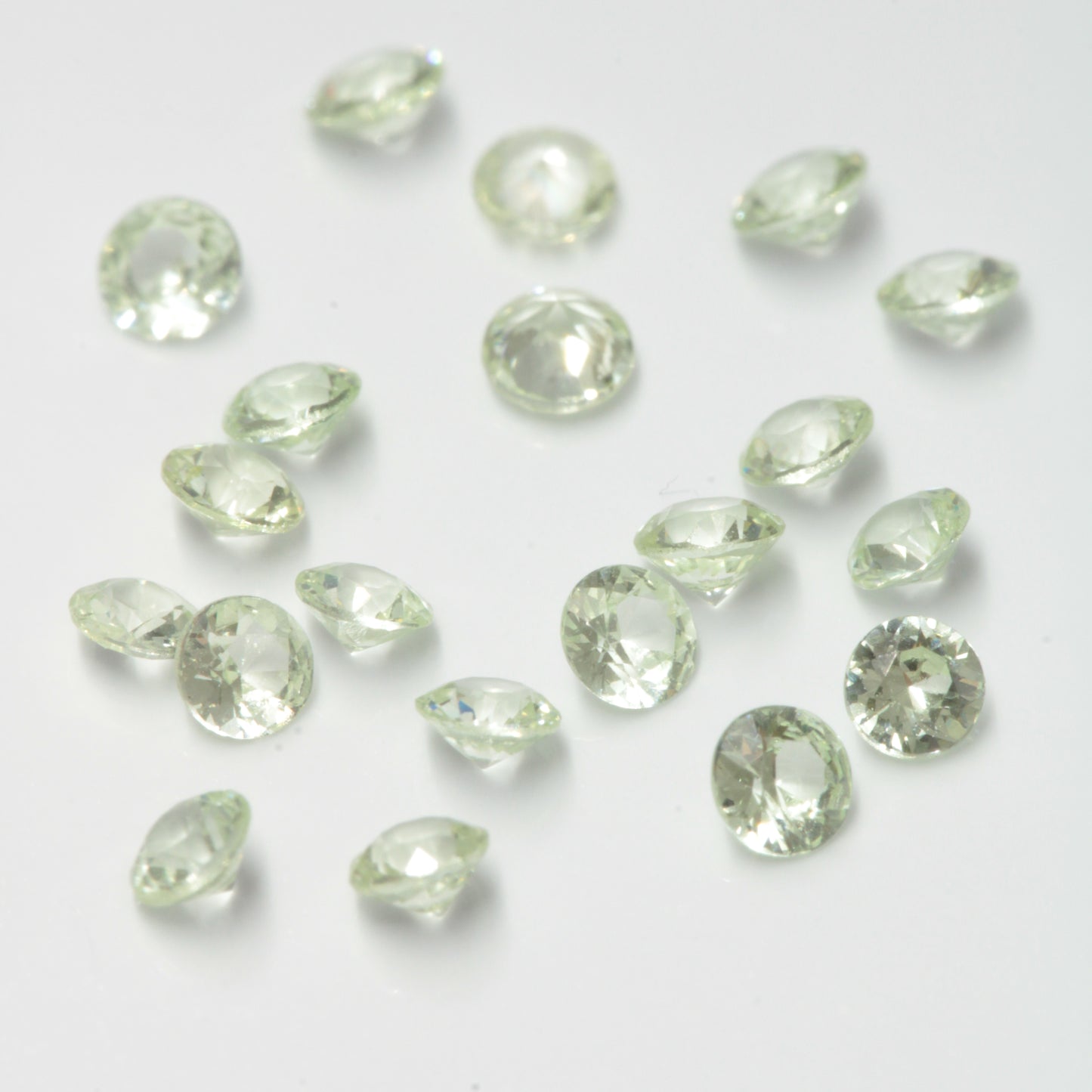 Cr3+ YAG Small 2 mm Melee Gems