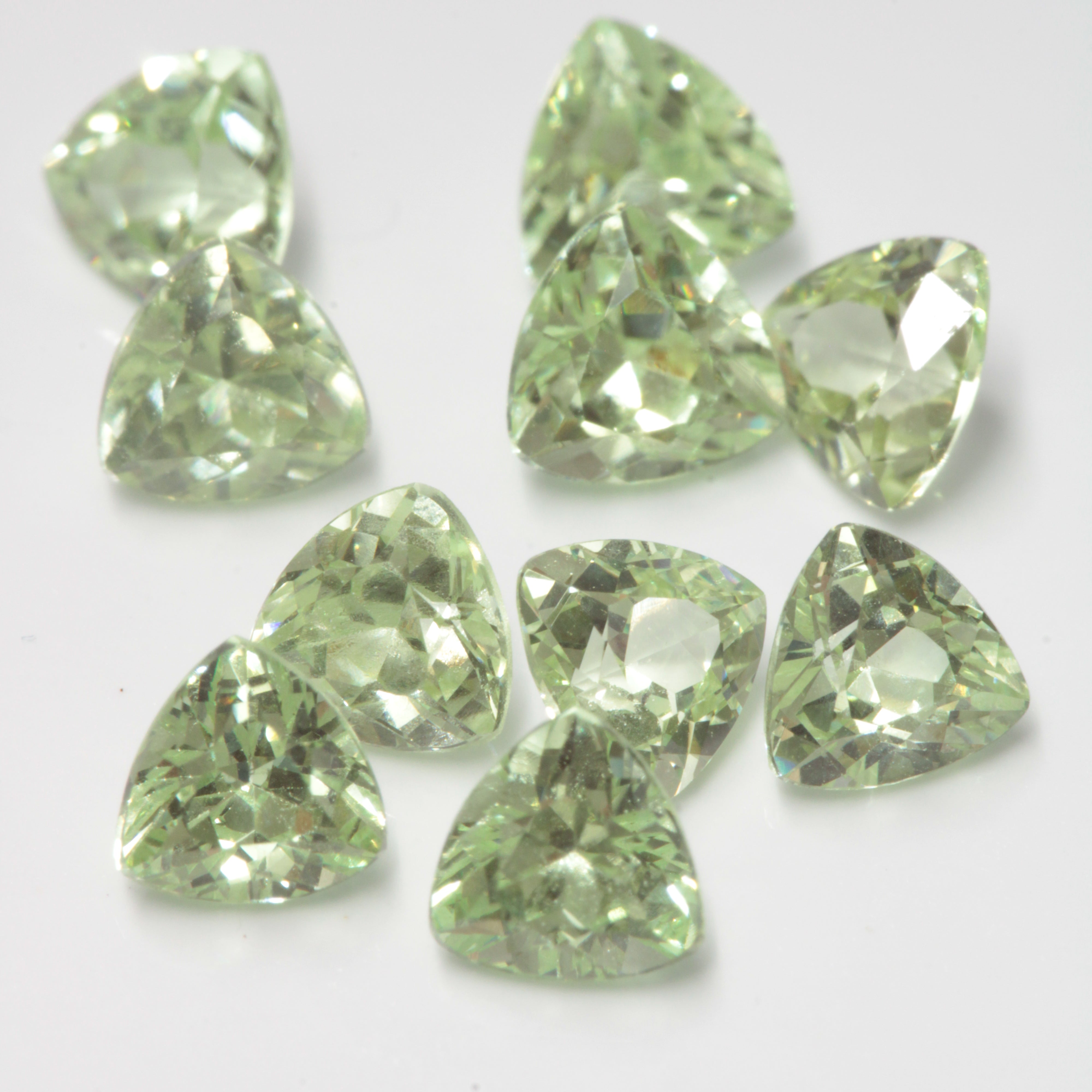 4mm Round Gemstones (Light Green Lab Garnet)