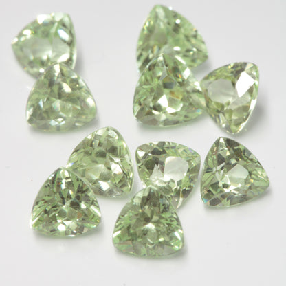4mm Round Gemstones (Light Green Lab Garnet)