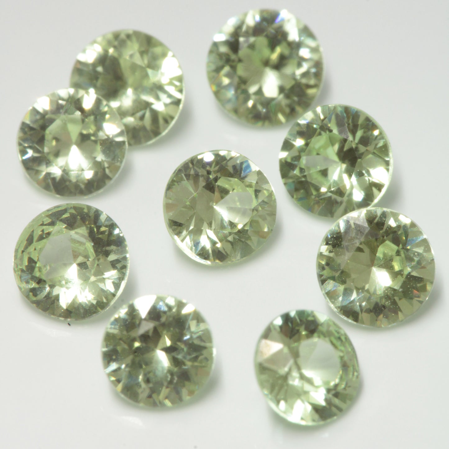 4 mm Mint Garnet Cr3+ Gems