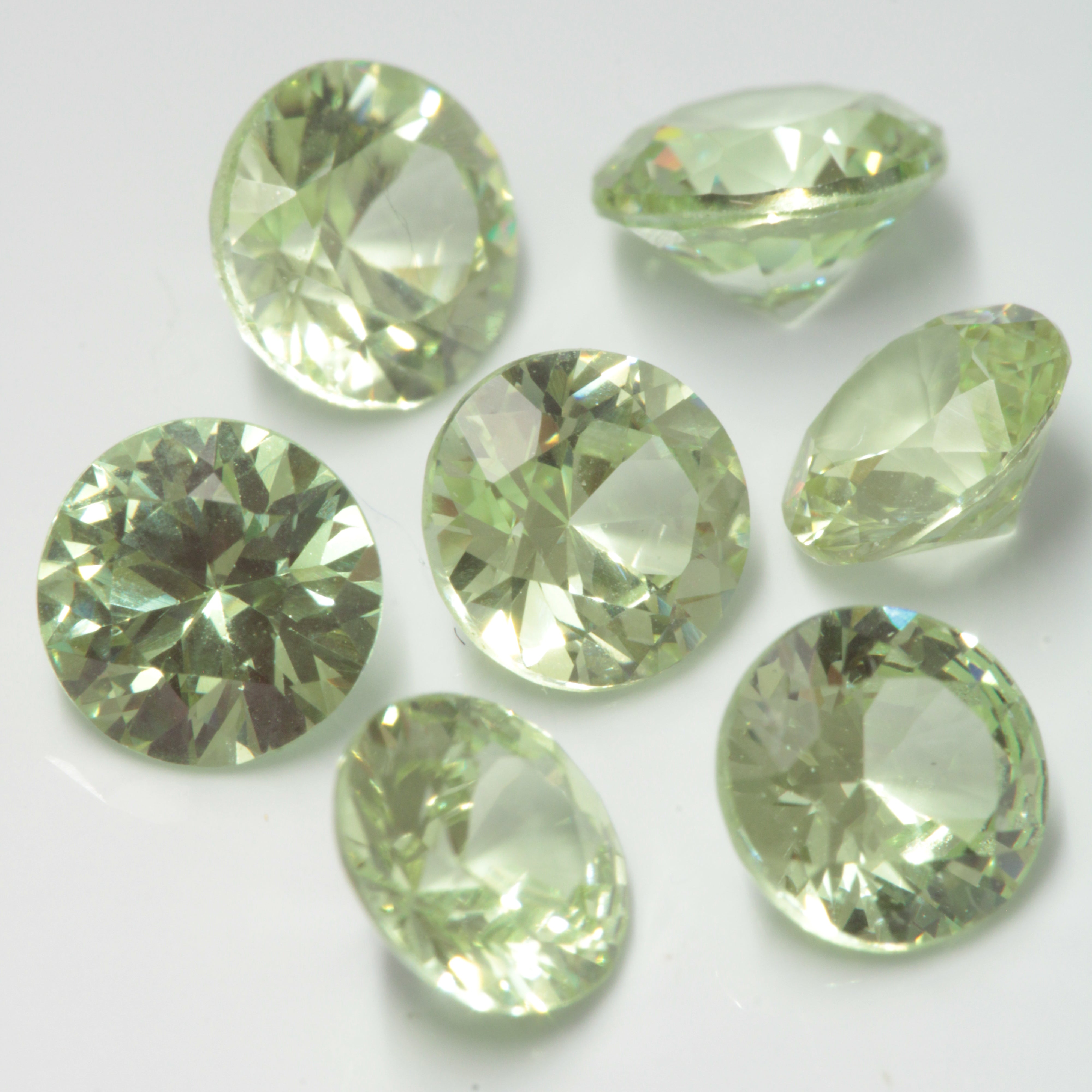 Round Mint Garnet Gemstone (5mm)