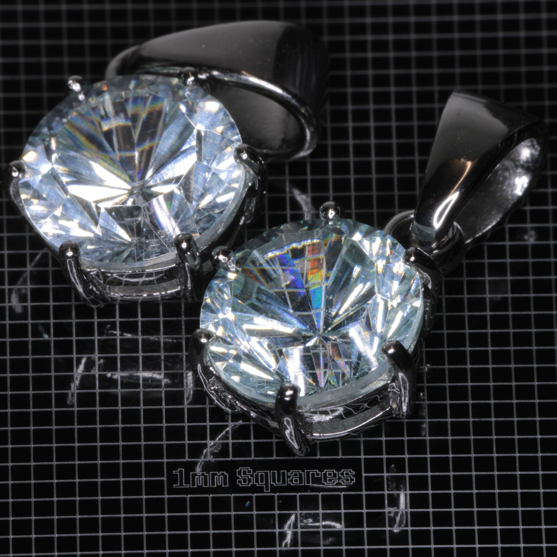 Pale Blue Yb:YAG Round Pendant
