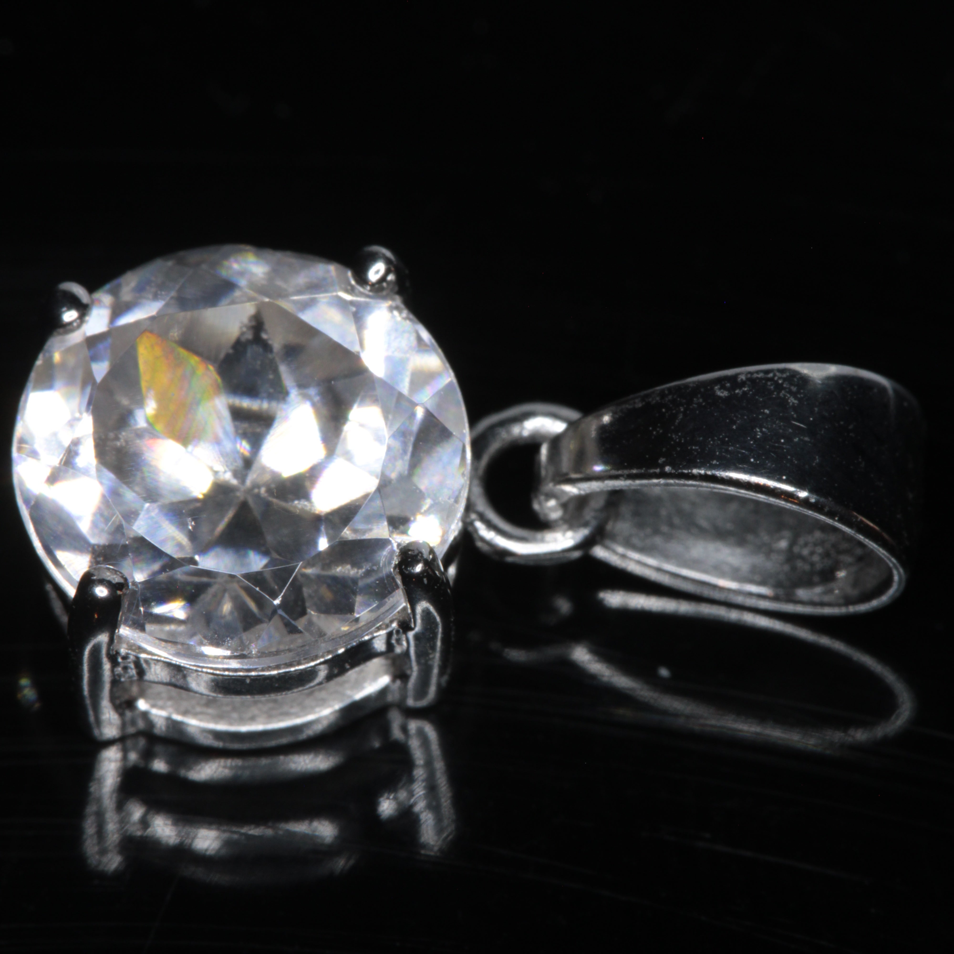 Terbium Gallium Garnet (TGG) Round pendant