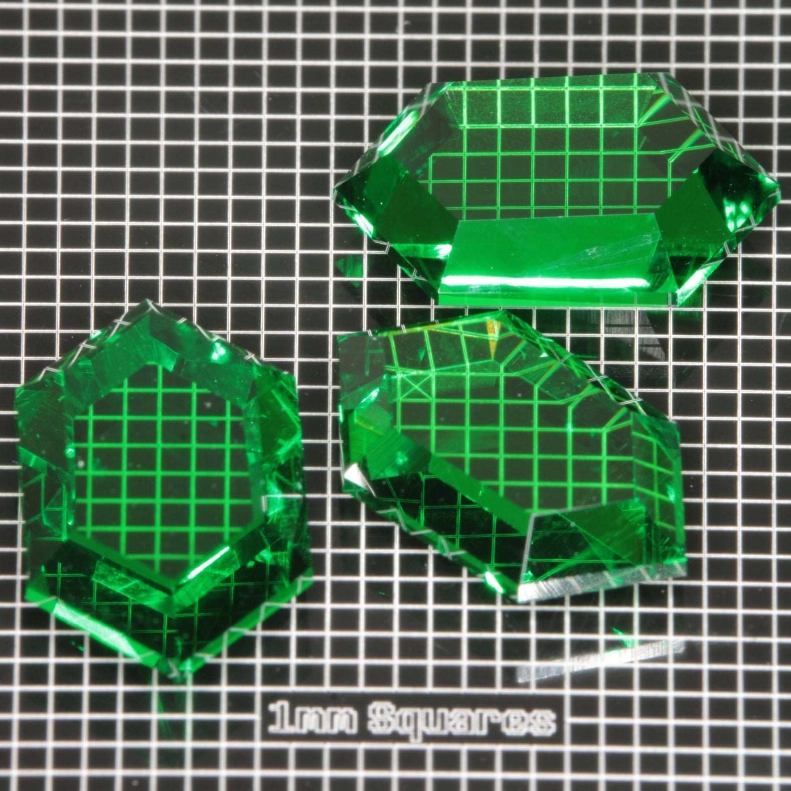 Retrohex YAG gemstones on a 1 mm scale 