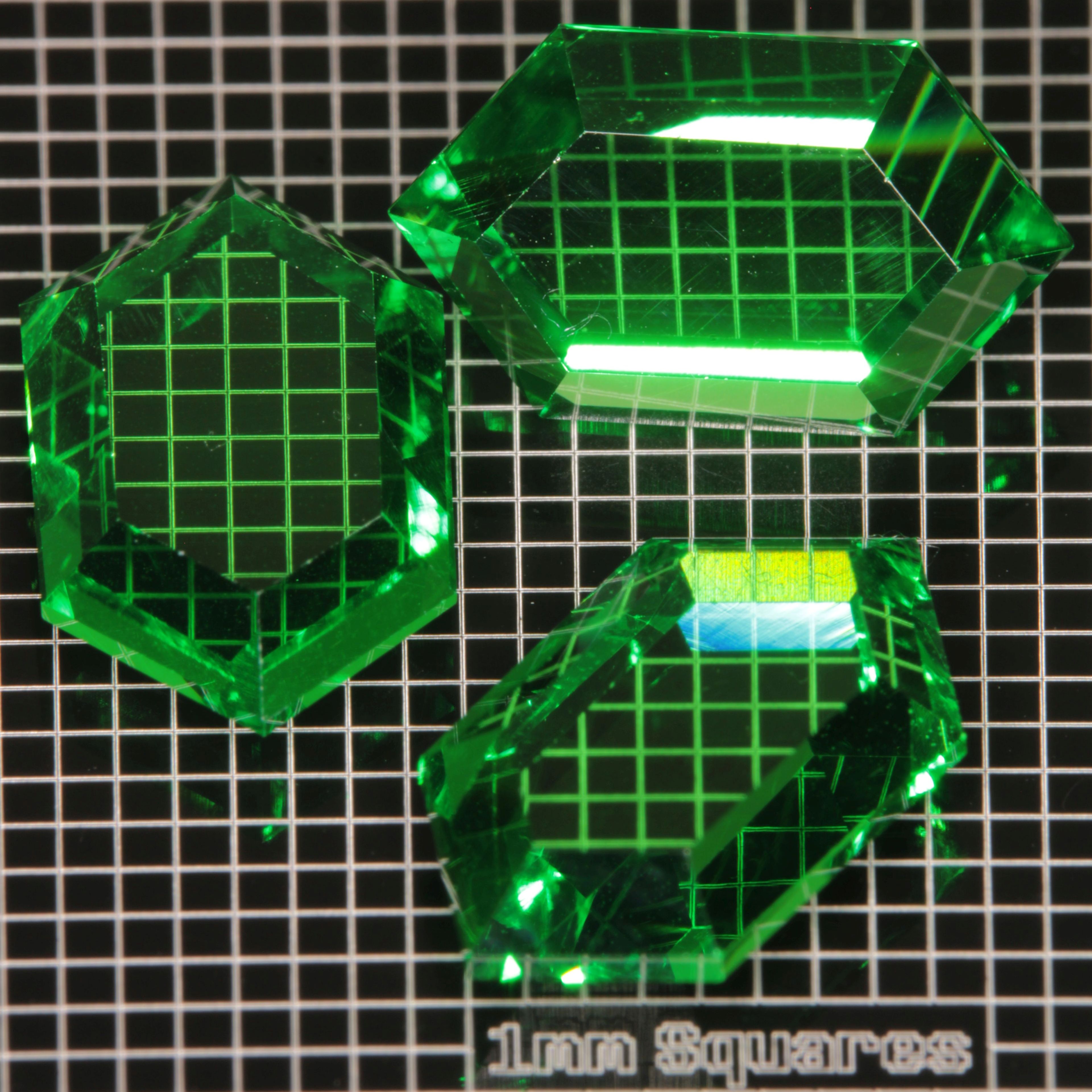 Green Vanadium YAG Retrohex Gemstone