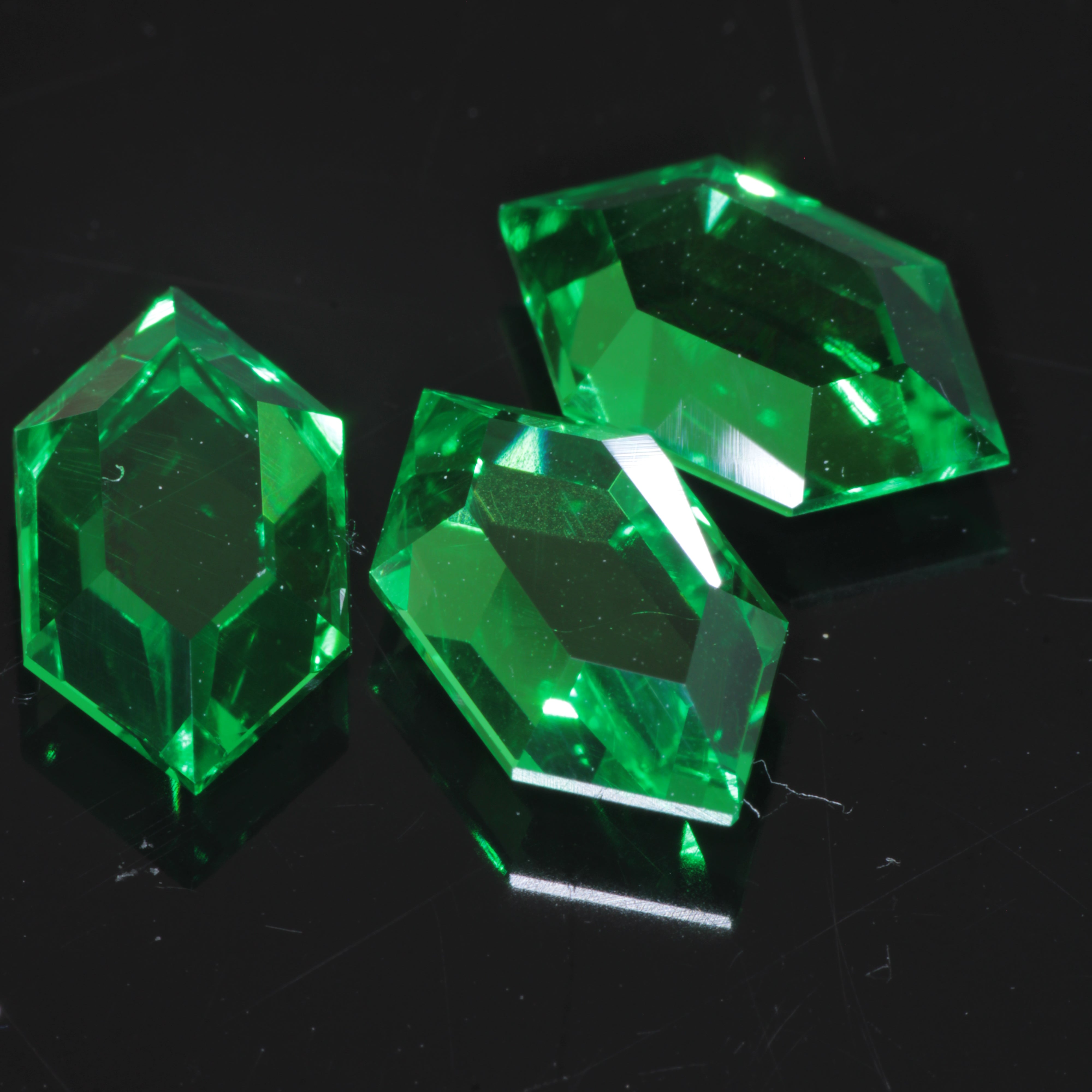 Green Vanadium YAG Retrohex Gemstones