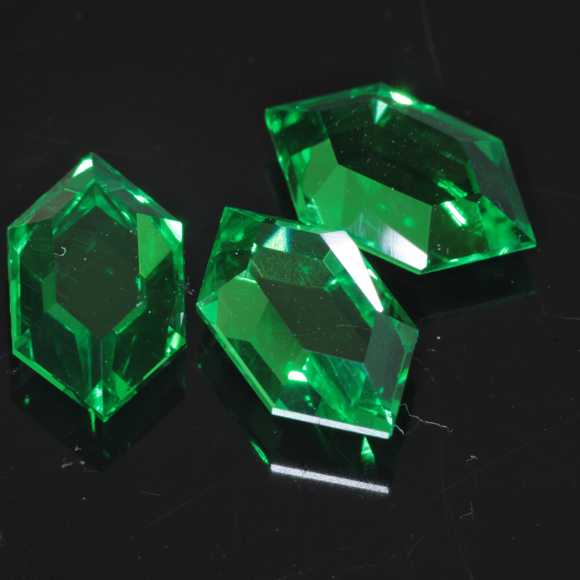 Green Vanadium YAG Retrohex Gemstones
