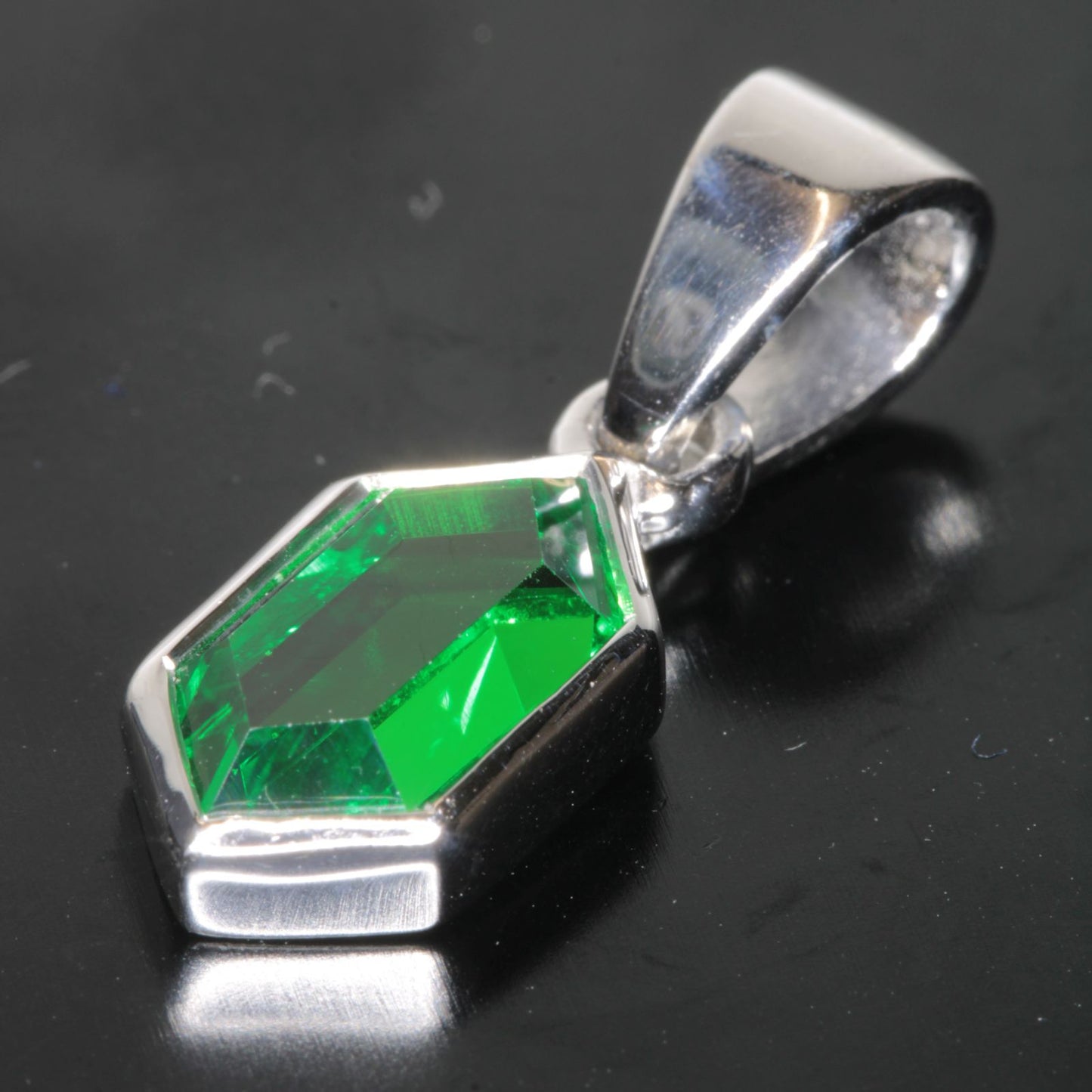 CTH:YAG Classic Thin Retrohex Pendant 