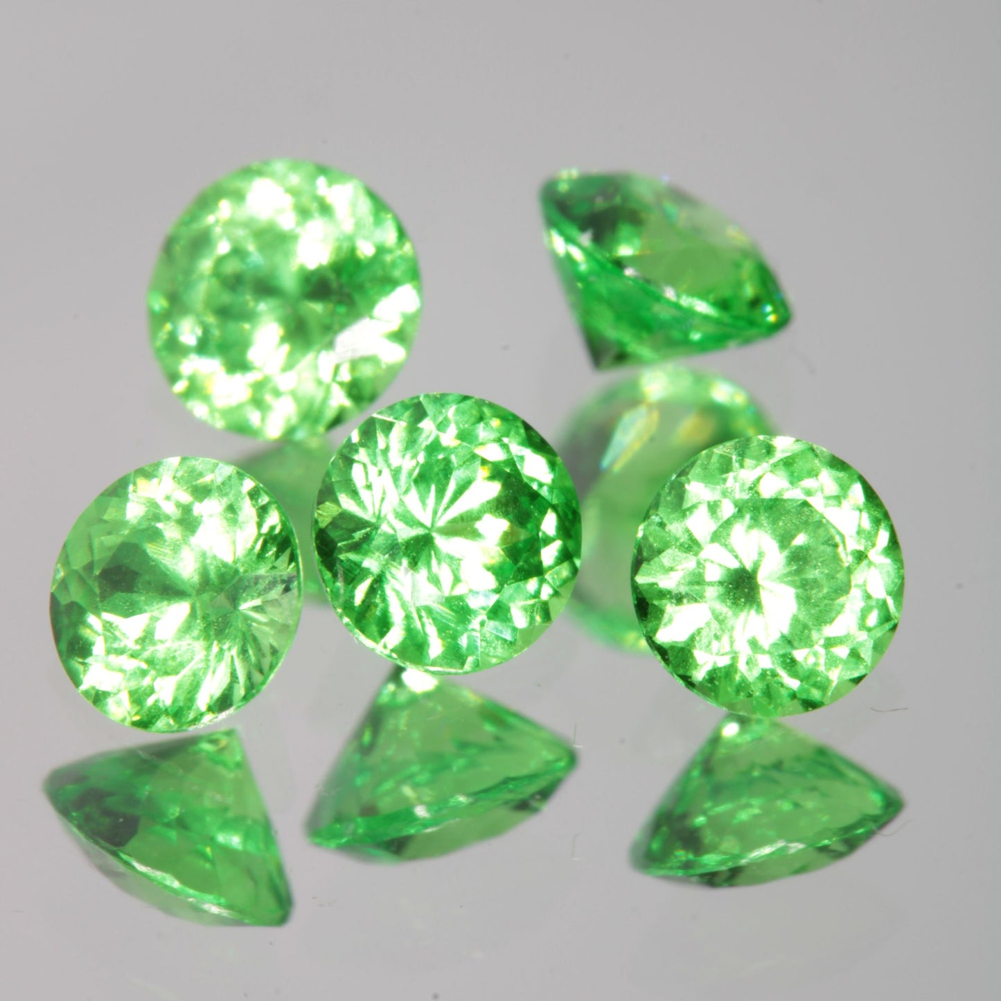 Green CTH:YAG 3mm Round faceted lab gemstone