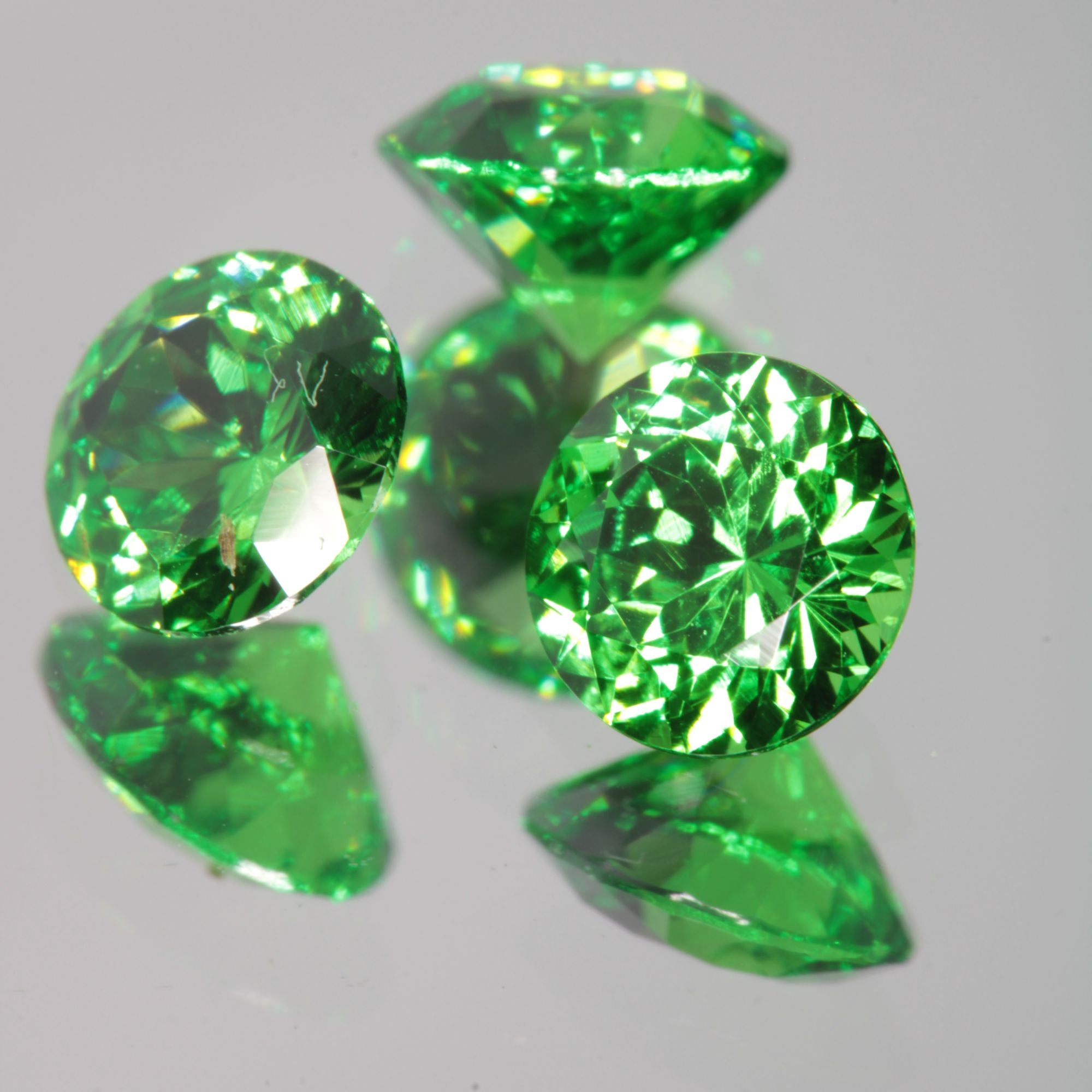 Green CTH:YAG 4mm Round faceted lab gemstone