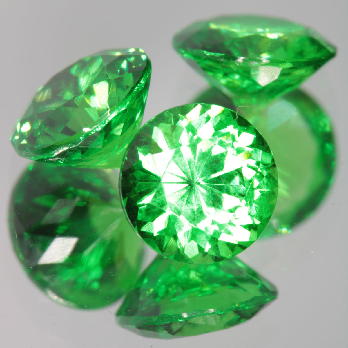 Green CTH:YAG 5mm Round faceted lab gemstone