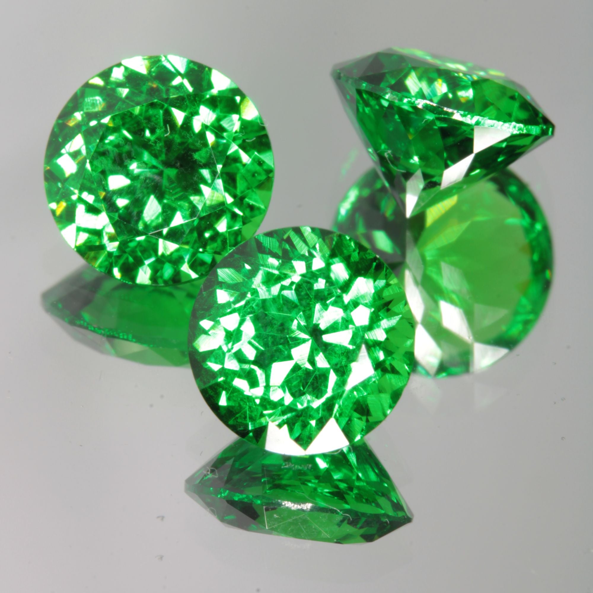 Green CTH:YAG 7mm Round faceted lab gemstone