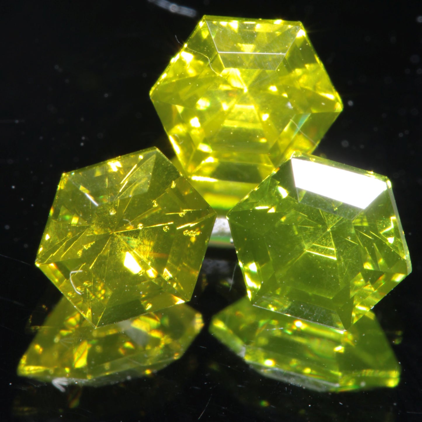 Zombie Garnet, Yellow Green Laser Garnet Faceted Stones, Ce+?? YAG