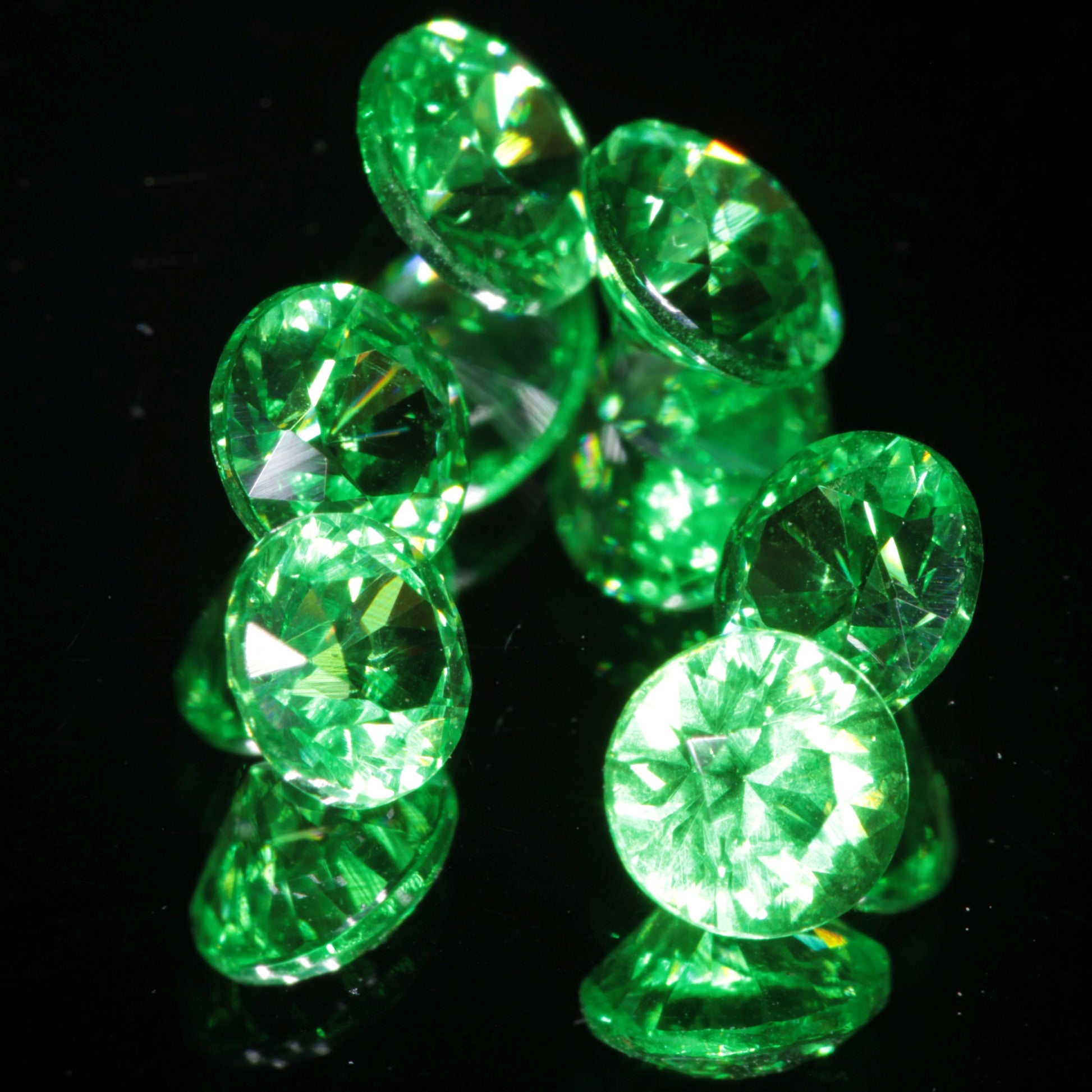faceted vanadium YAG Round gemstone