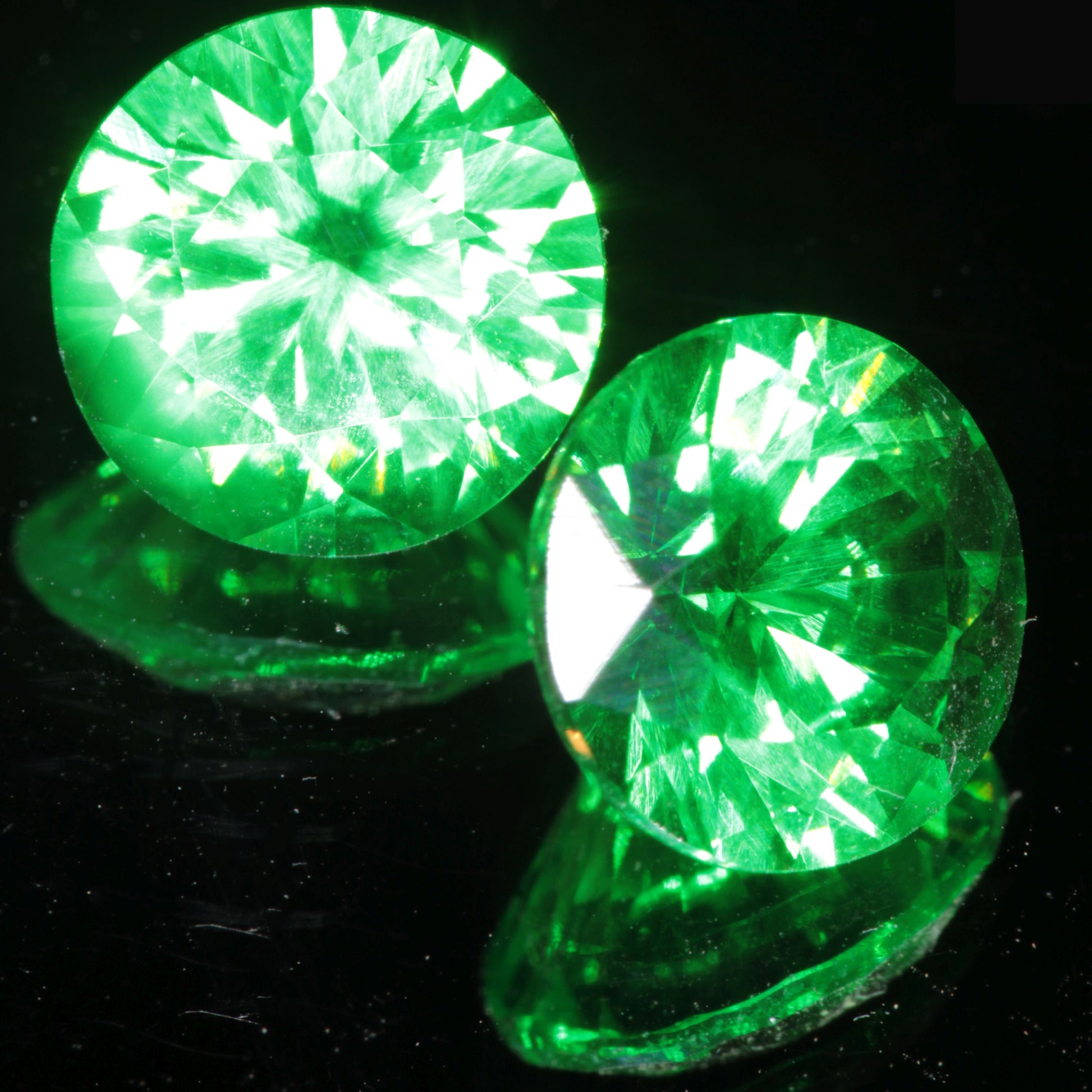 faceted vanadium YAG Round gemstone