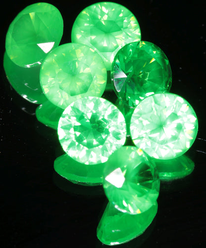Sleepy V:YAG Round Green Gem