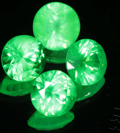 Sleepy V:YAG Round Green Gem