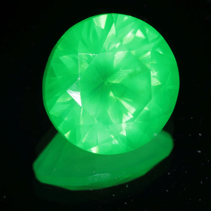 Sleepy V:YAG Round Green Gem