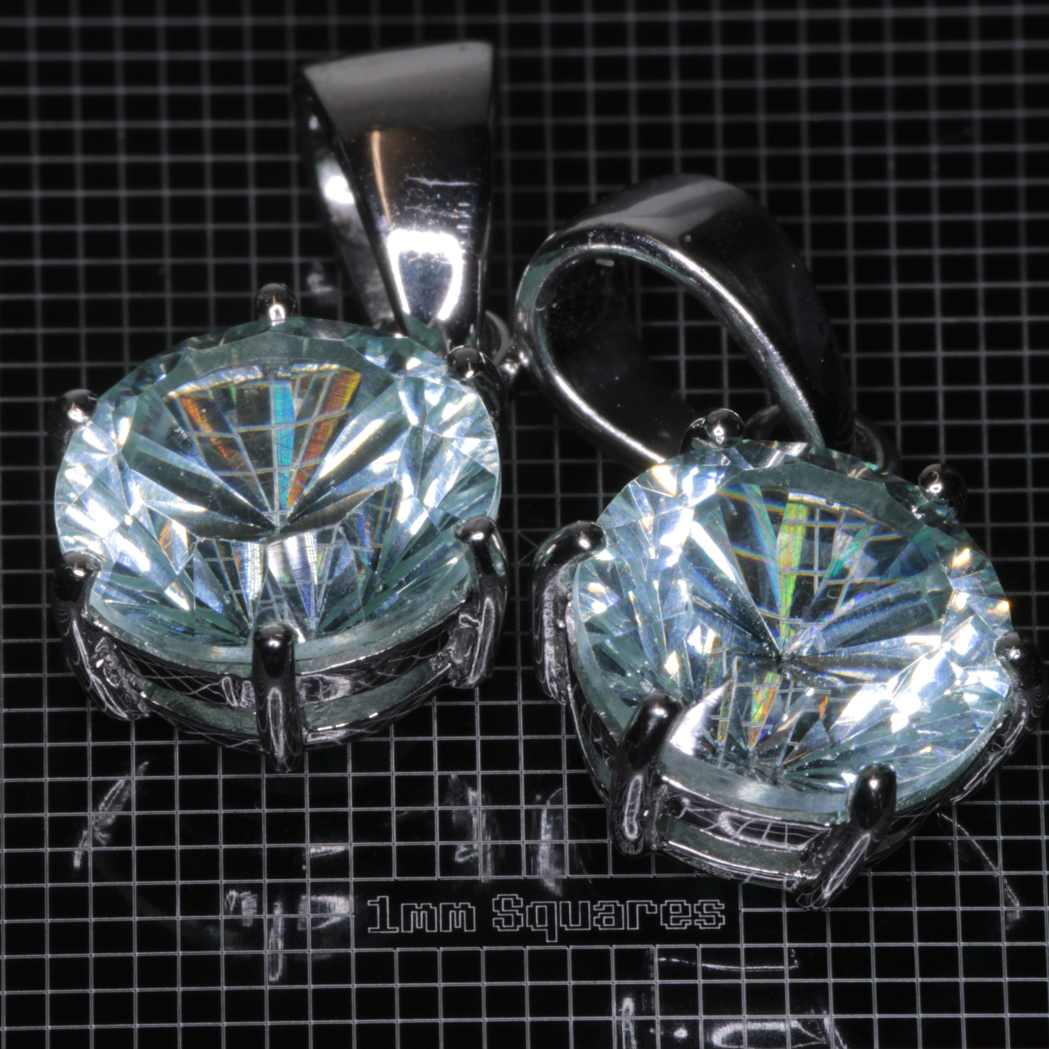 Ytterbium-doped YAG pendant with 10 mm round stone
