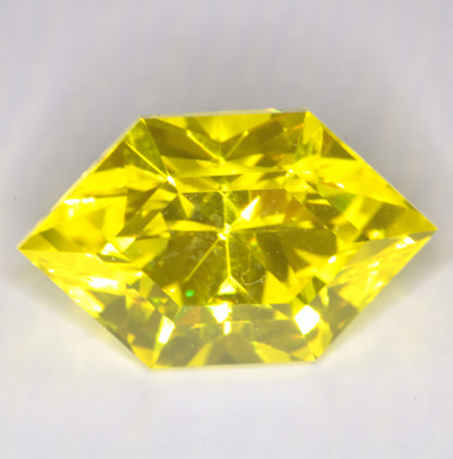 Brilliant Cut RetroHex in GAGG Lumogarnet 18ct