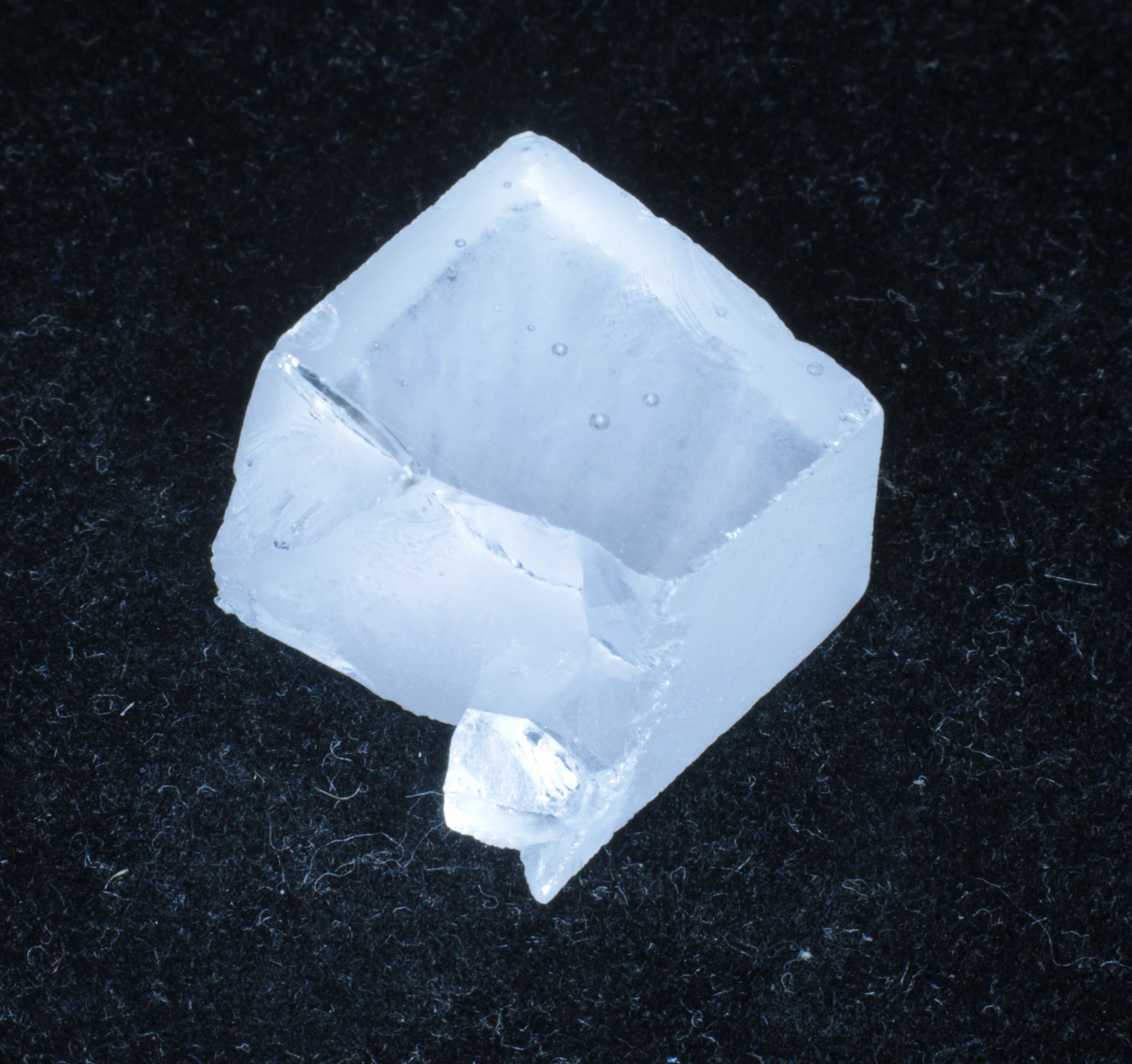Chunk of Sapphire Grown for the F-35 Fighter Jet